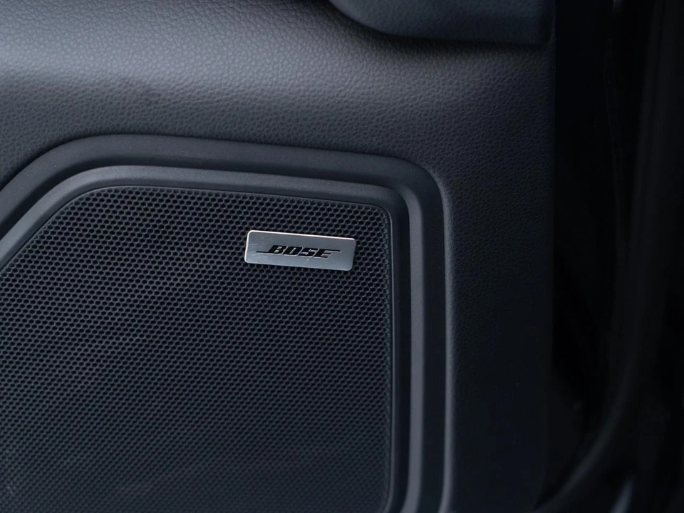 2026 Porsche Macan - Image 23 of 31