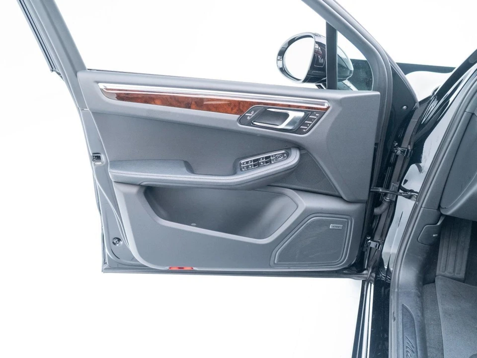 2026 Porsche Macan - Image 21 of 31
