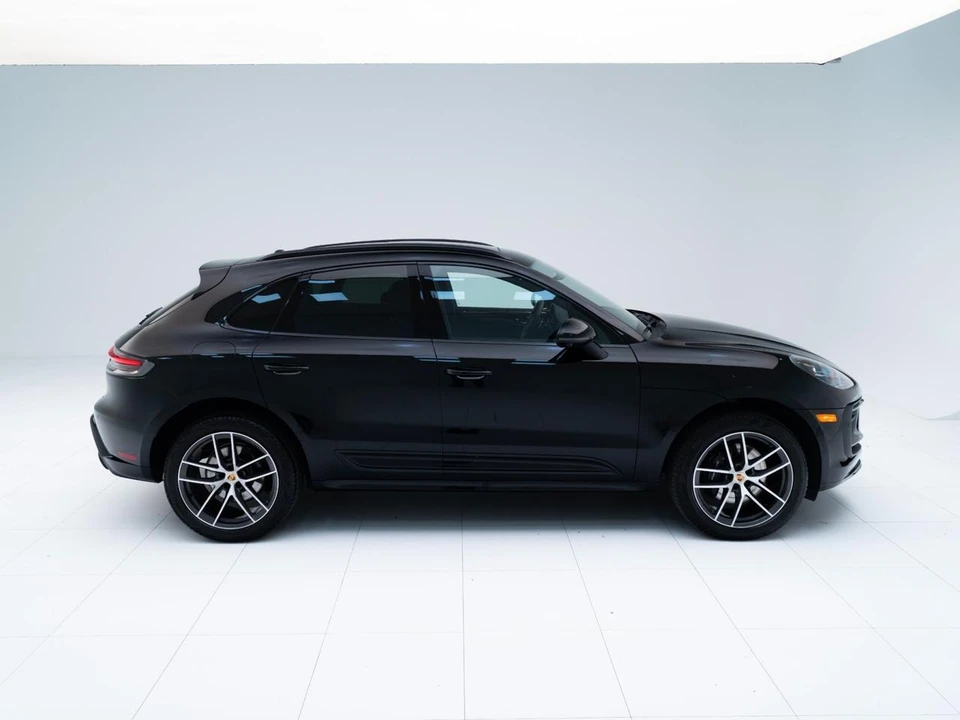 2026 Porsche Macan - Image 9 of 31