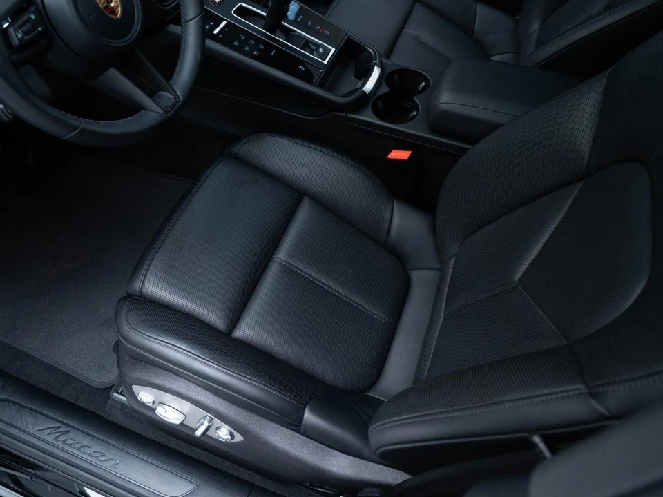 2026 Porsche Macan - Image 17 of 31