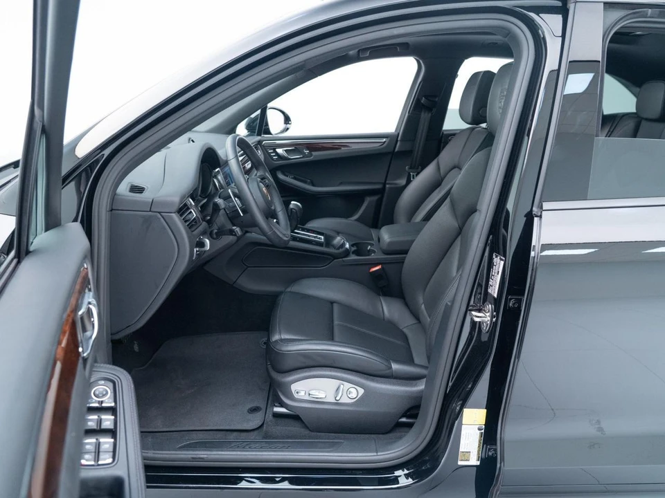 2026 Porsche Macan - Image 18 of 31