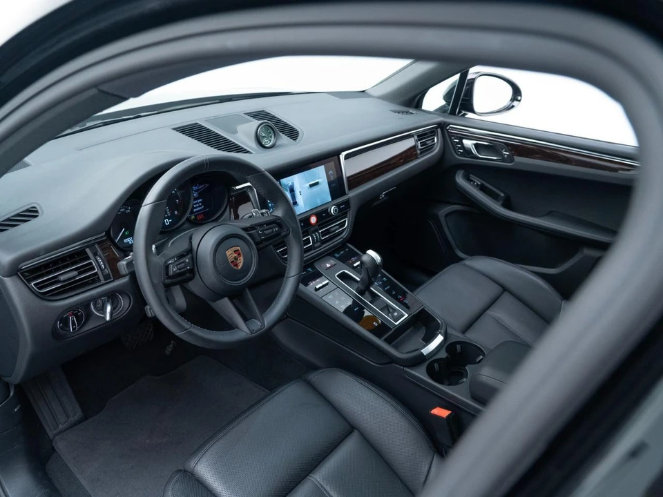 2026 Porsche Macan - Image 5 of 31