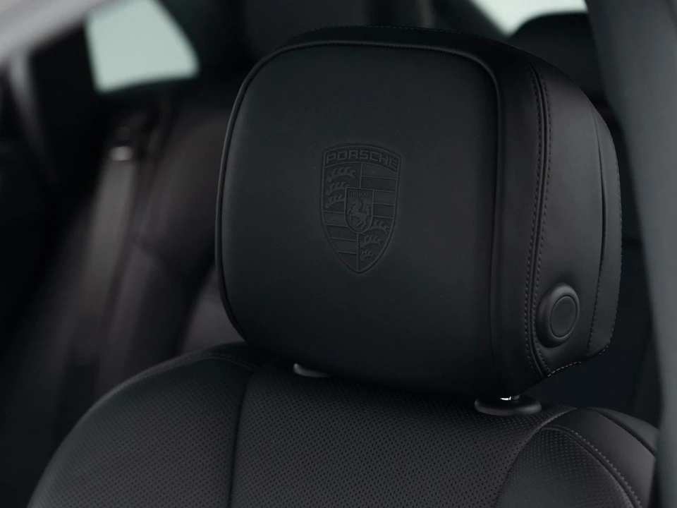 2026 Porsche Macan - Image 19 of 31