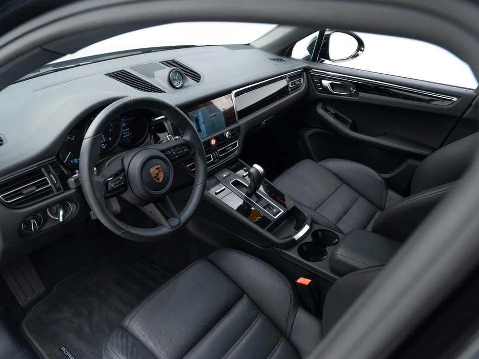 2026 Porsche Macan - Image 5 of 31