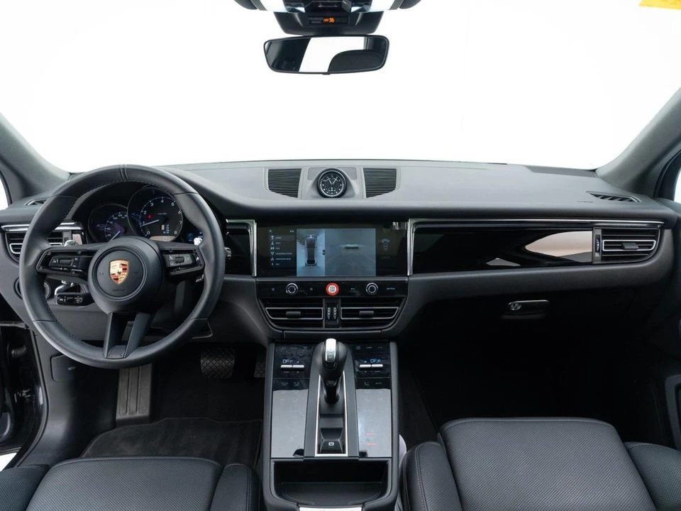 2026 Porsche Macan - Image 30 of 31