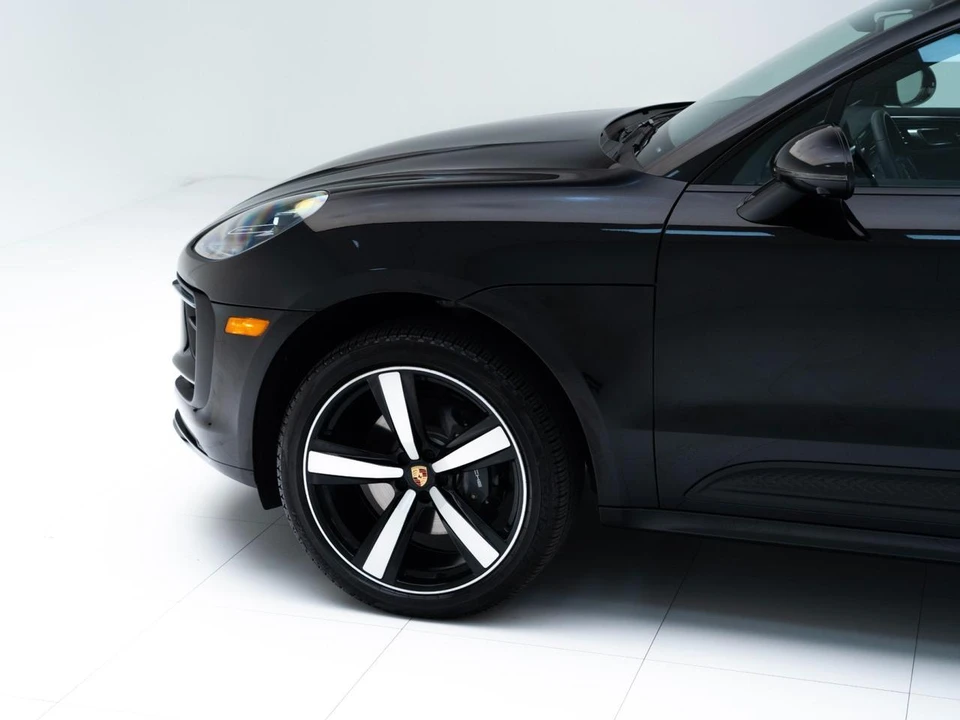 2026 Porsche Macan - Image 12 of 31