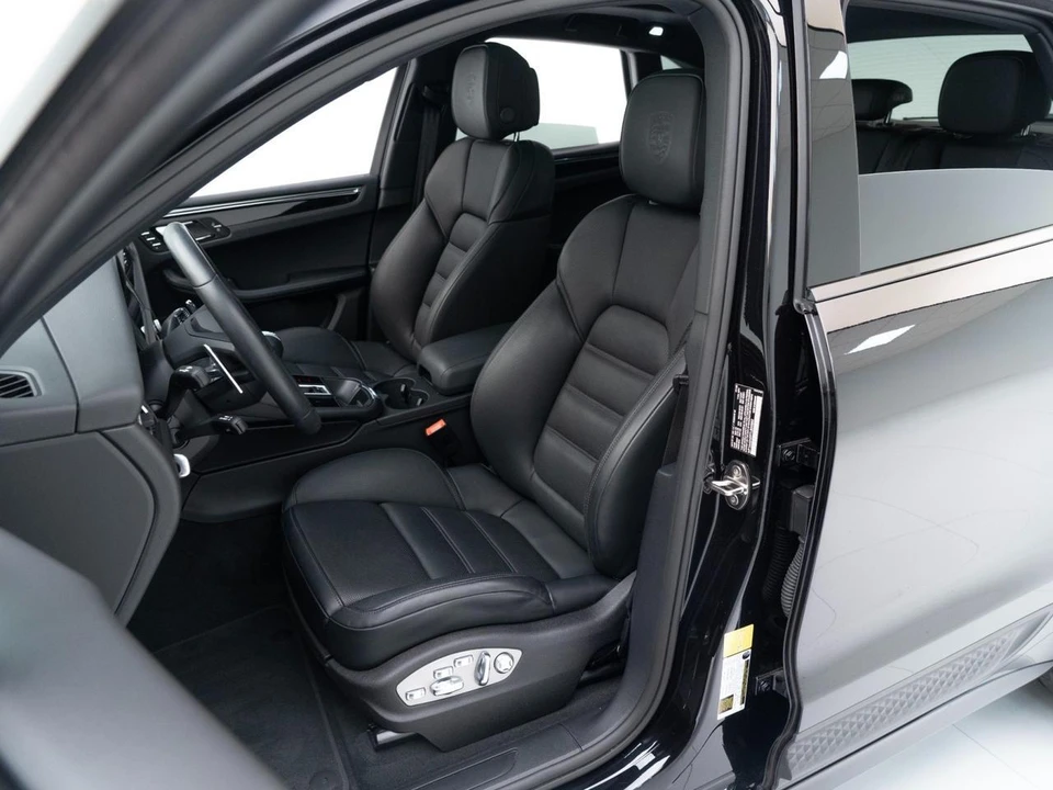 2026 Porsche Macan - Image 6 of 31