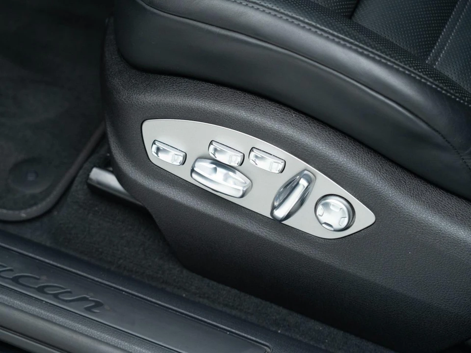 2026 Porsche Macan - Image 16 of 31