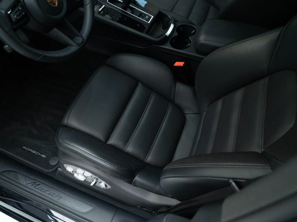 2026 Porsche Macan - Image 17 of 31