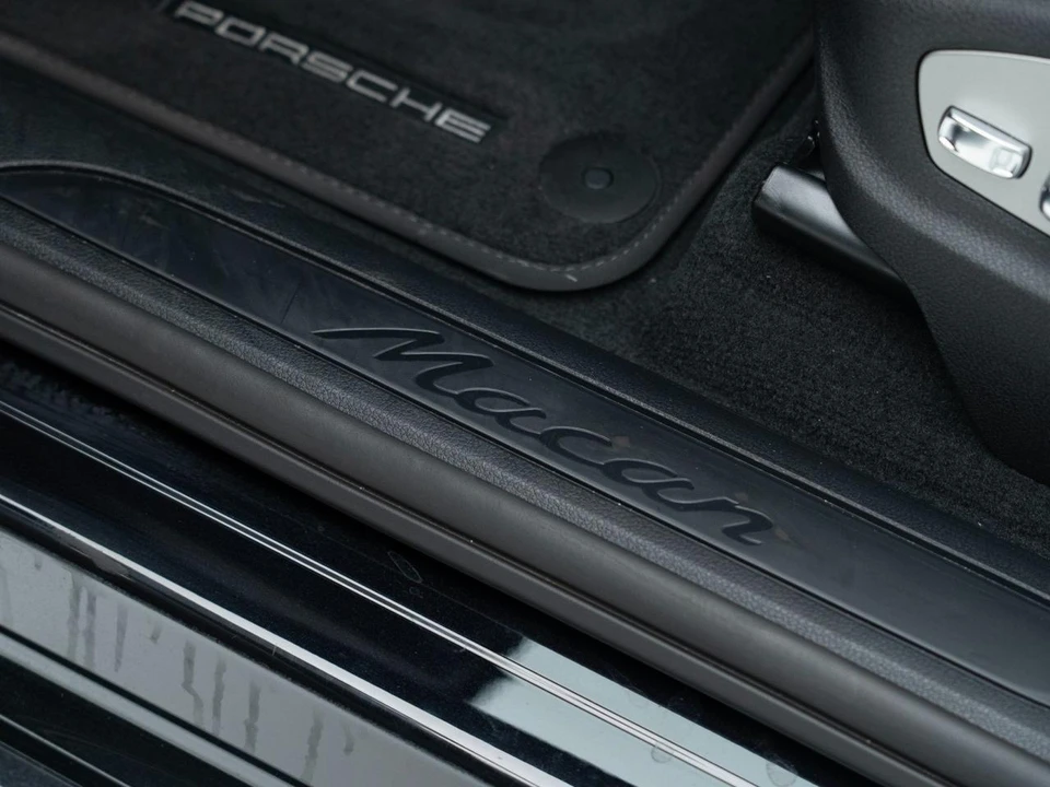 2026 Porsche Macan - Image 15 of 31