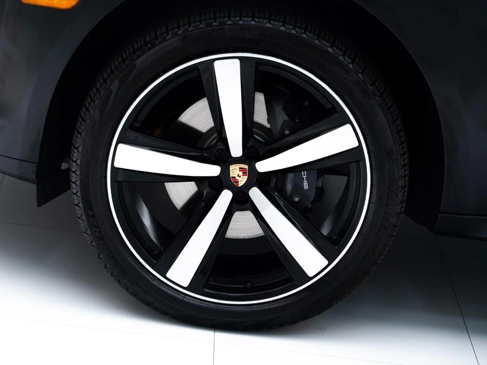 2026 Porsche Macan - Image 13 of 31