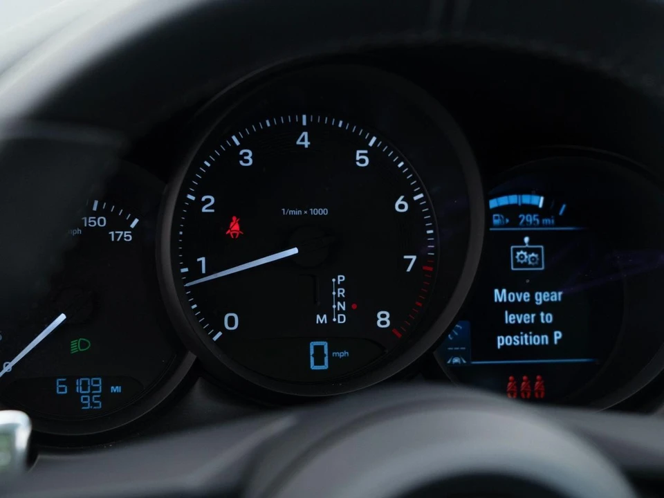 2026 Porsche Macan - Image 24 of 31