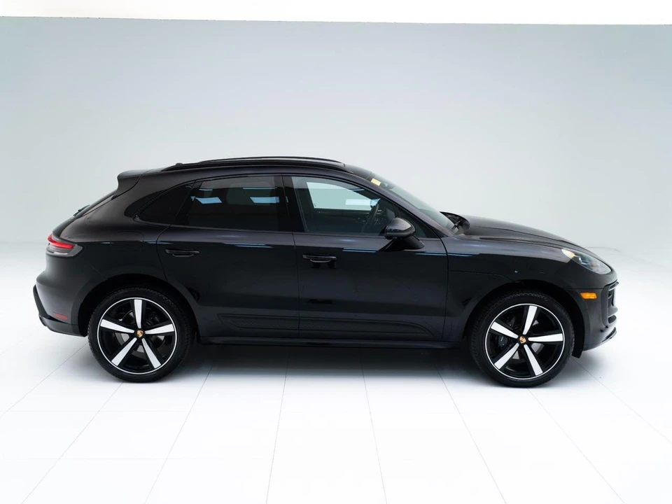2026 Porsche Macan - Image 9 of 31