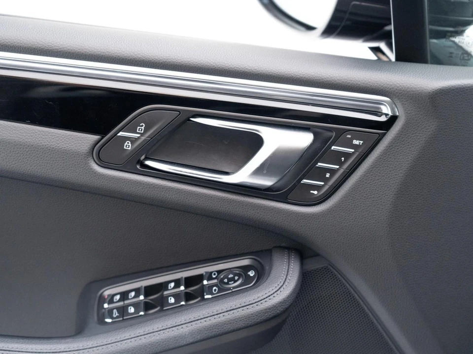 2026 Porsche Macan - Image 22 of 31