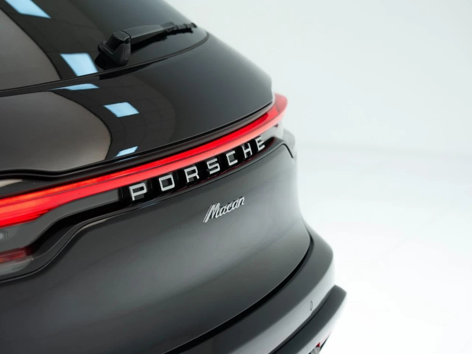 2026 Porsche Macan - Image 14 of 31