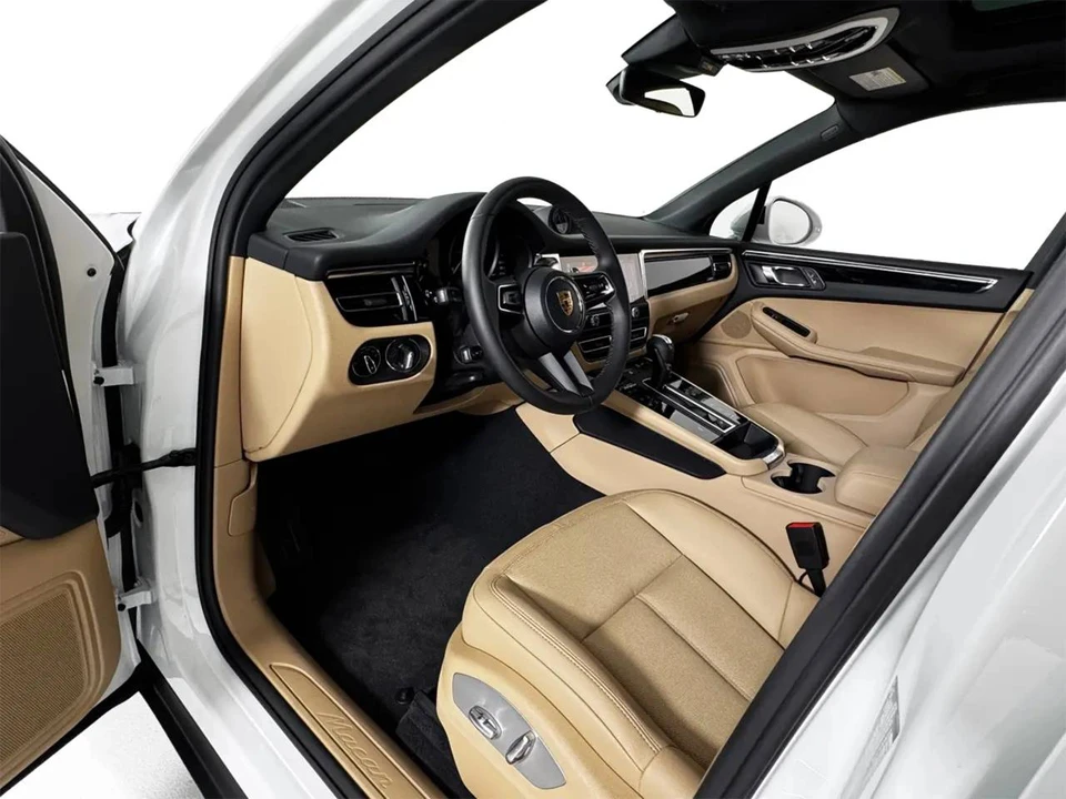 2026 Porsche Macan Electric - Image 4 of 5