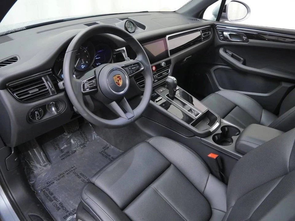 2026 Porsche Macan Electric - Image 4 of 5