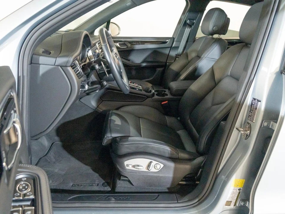 2026 Porsche Macan - Image 17 of 31