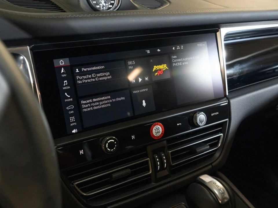 2026 Porsche Macan - Image 25 of 31