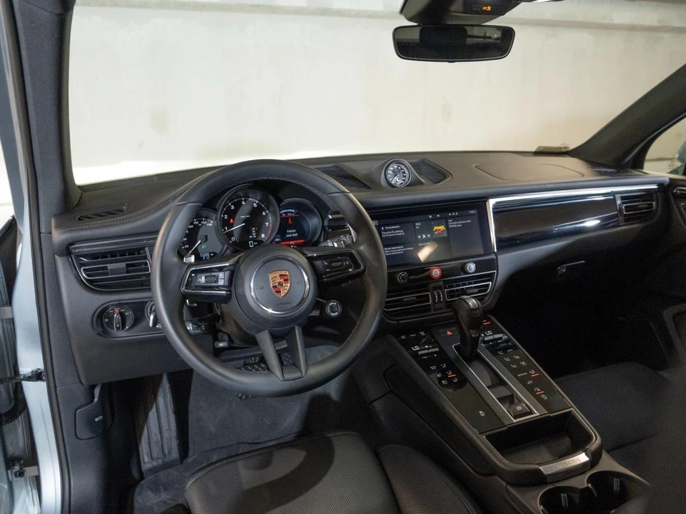 2026 Porsche Macan - Image 5 of 31
