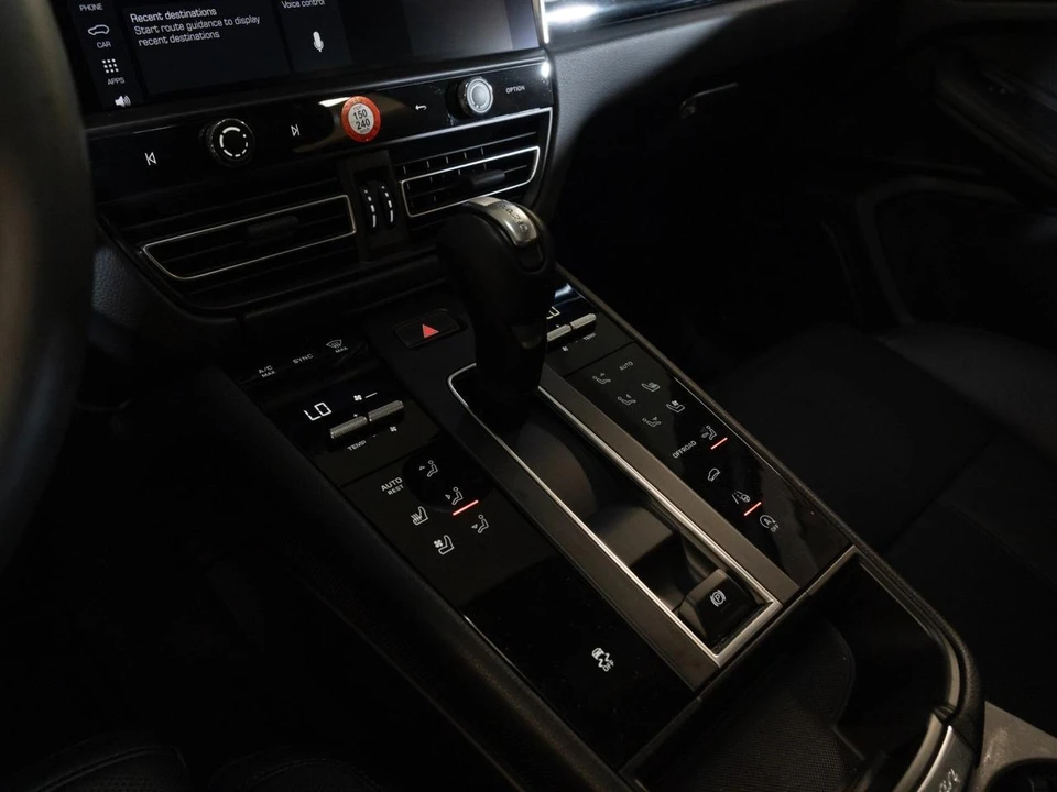 2026 Porsche Macan - Image 26 of 31