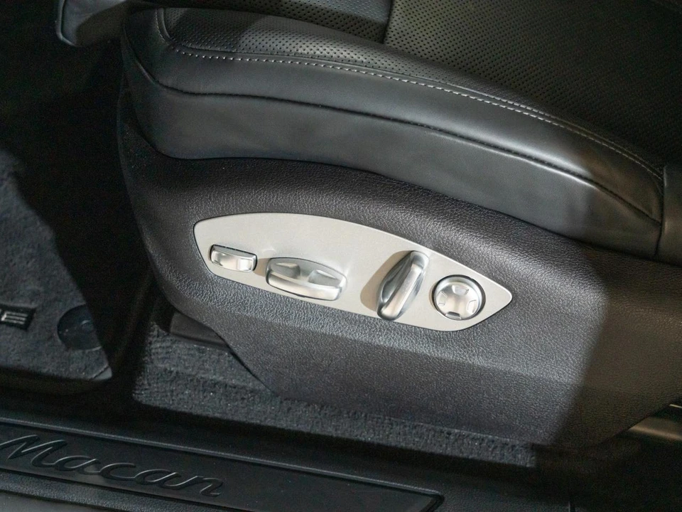 2026 Porsche Macan - Image 15 of 31