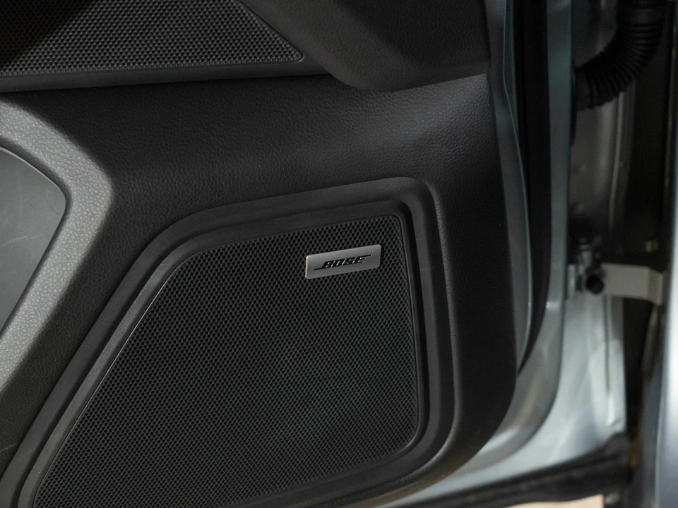 2026 Porsche Macan - Image 23 of 31