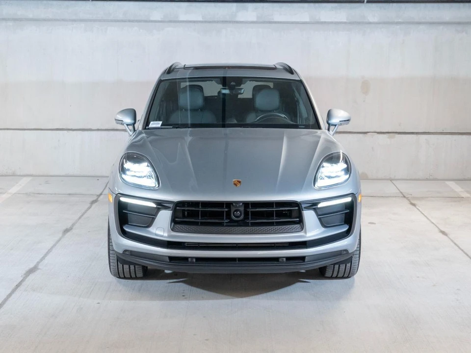 2026 Porsche Macan - Image 7 of 31