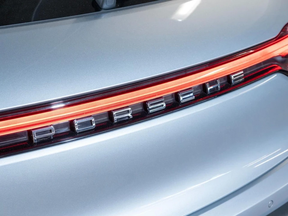 2026 Porsche Macan - Image 12 of 31