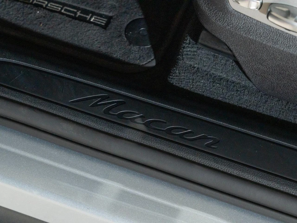 2026 Porsche Macan - Image 14 of 31