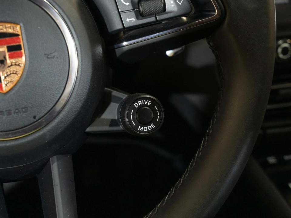2026 Porsche Macan - Image 27 of 31