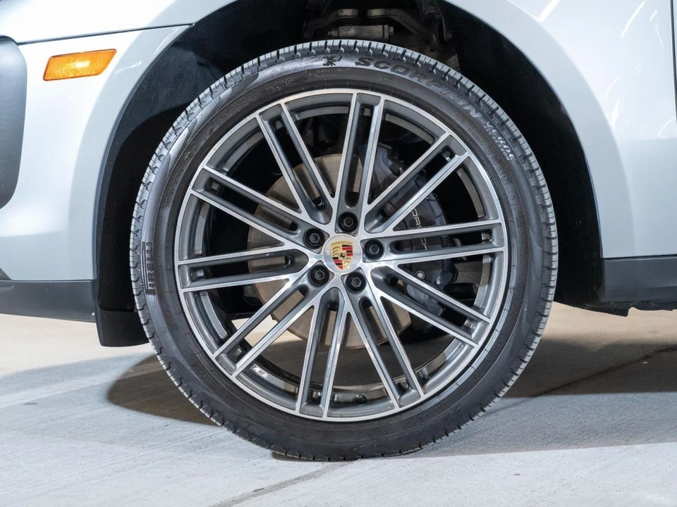 2026 Porsche Macan - Image 13 of 31