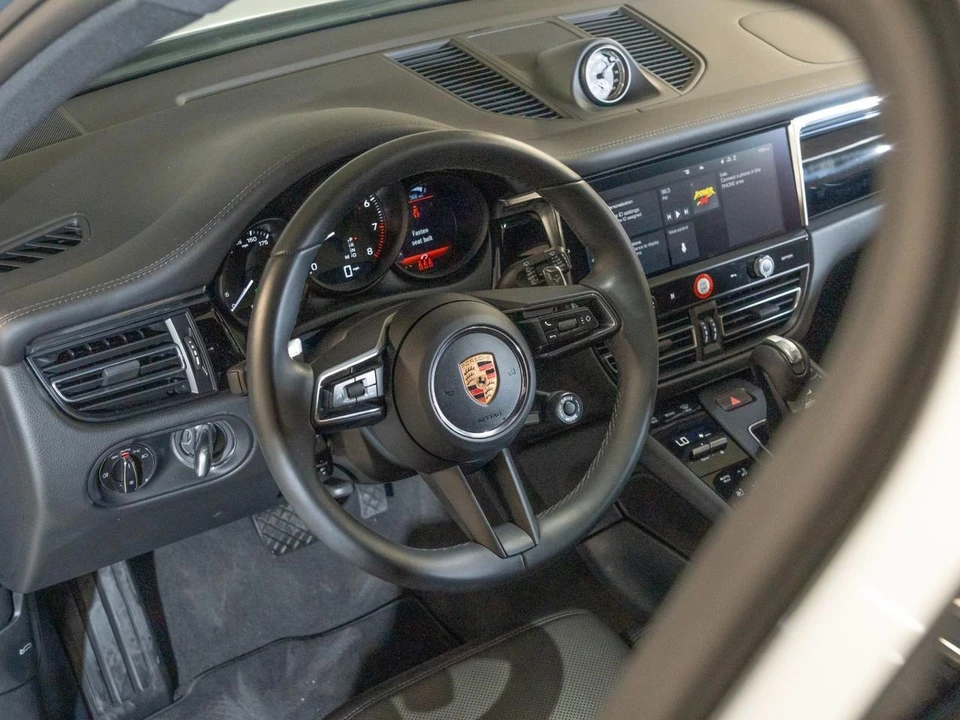2026 Porsche Macan - Image 20 of 31