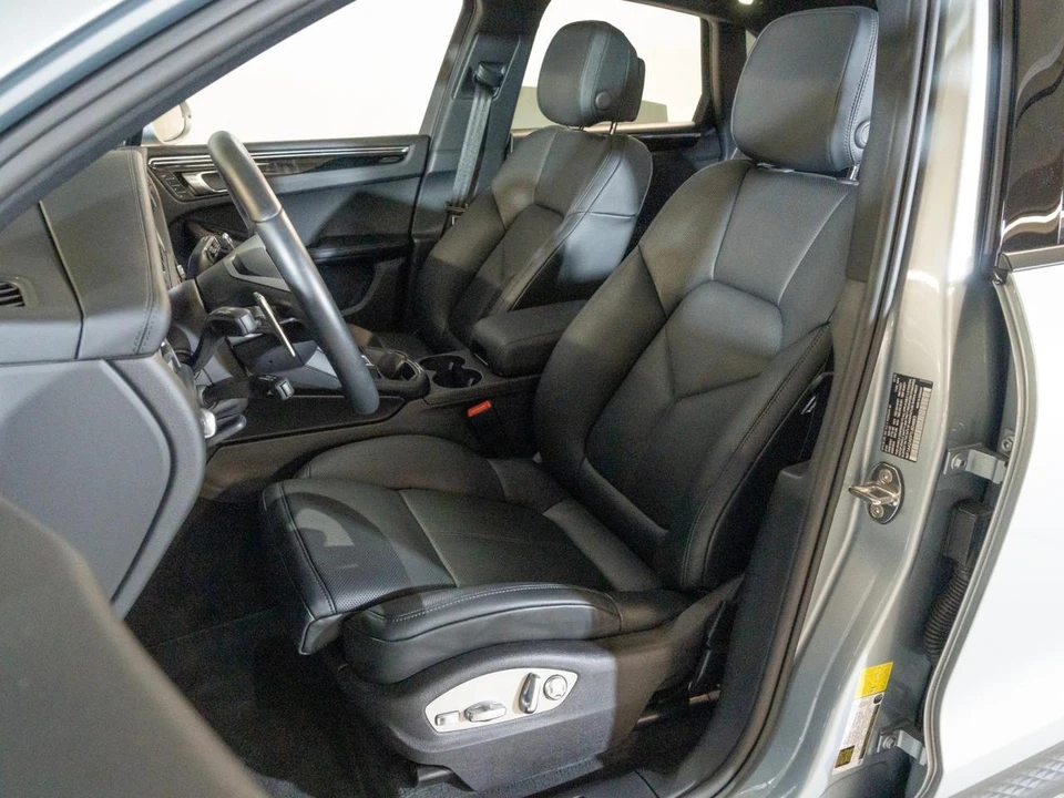 2026 Porsche Macan - Image 6 of 31