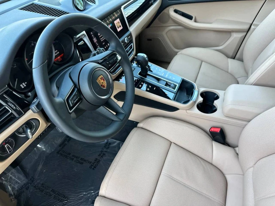 2026 Porsche Macan Electric - Image 4 of 4