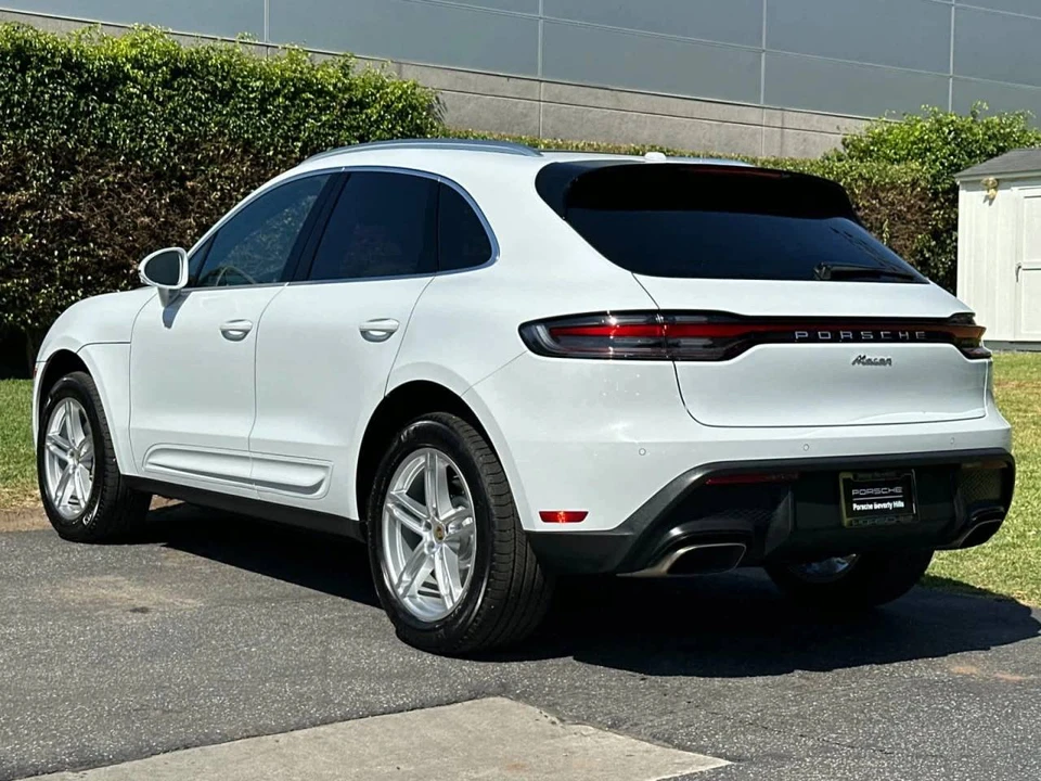 2026 Porsche Macan Electric - Image 3 of 4