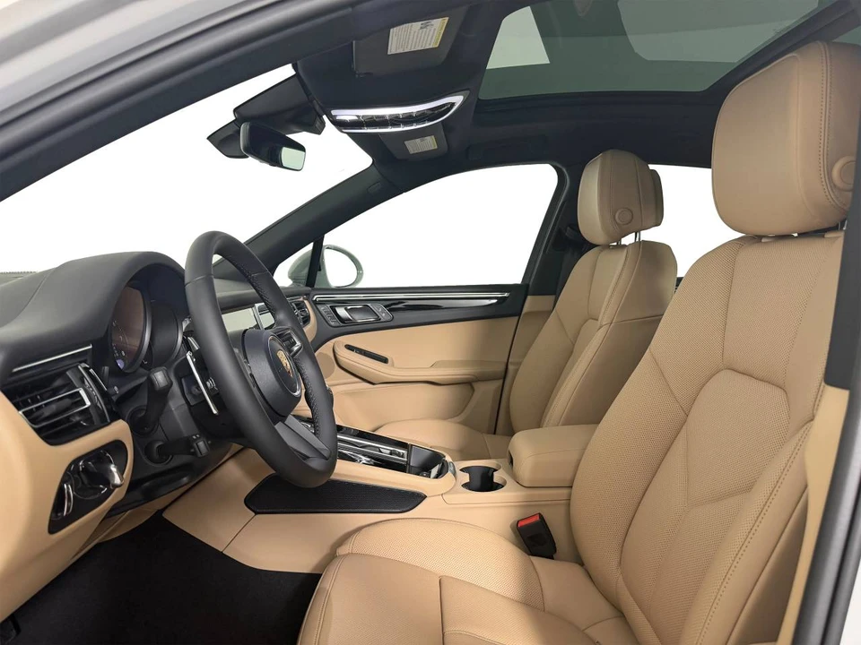2026 Porsche Macan Electric - Image 4 of 5
