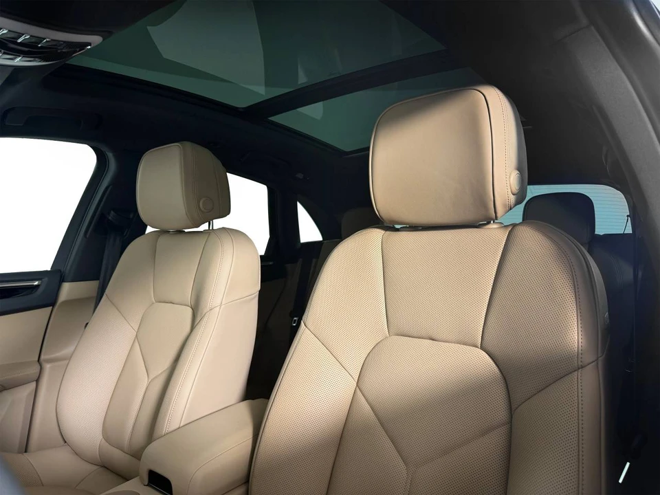 2026 Porsche Macan Electric - Image 5 of 5