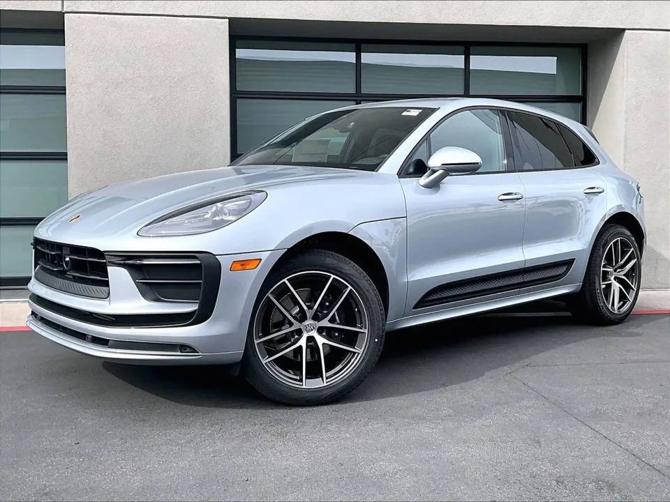 2026 Porsche Macan - Image 8 of 31
