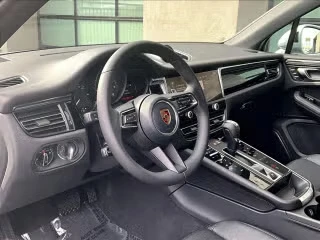 2026 Porsche Macan - Image 25 of 31