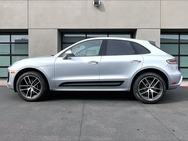 2026 Porsche Macan - Image 14 of 31