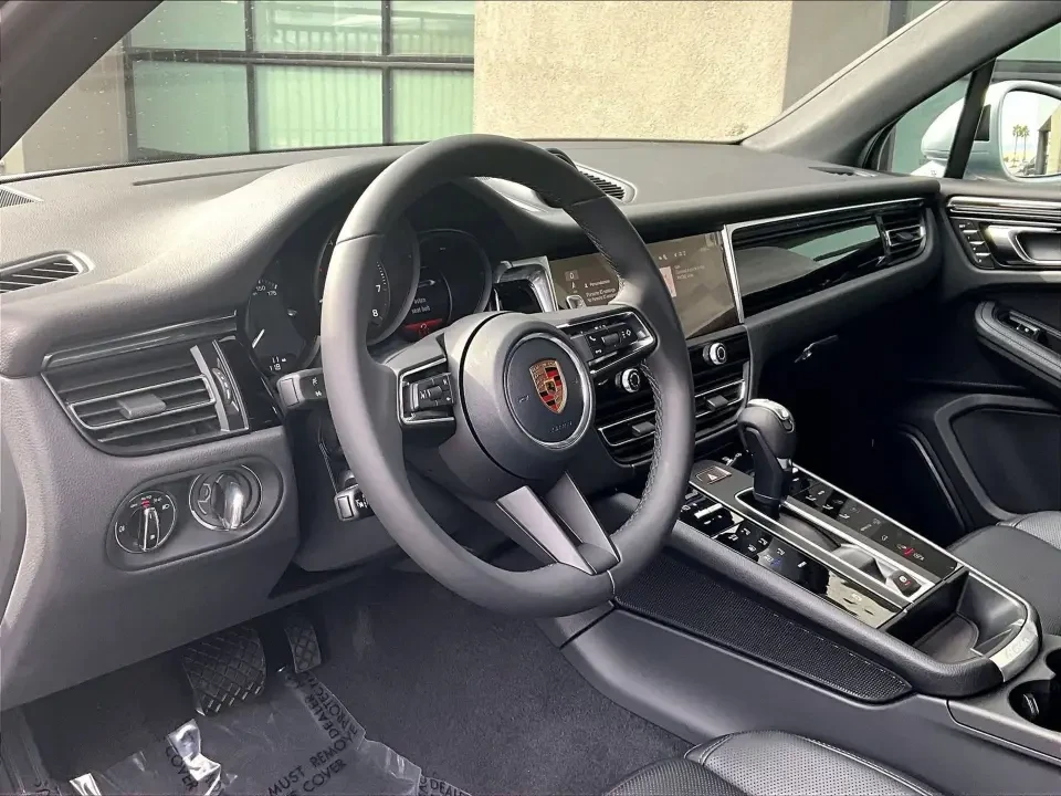 2026 Porsche Macan - Image 31 of 31
