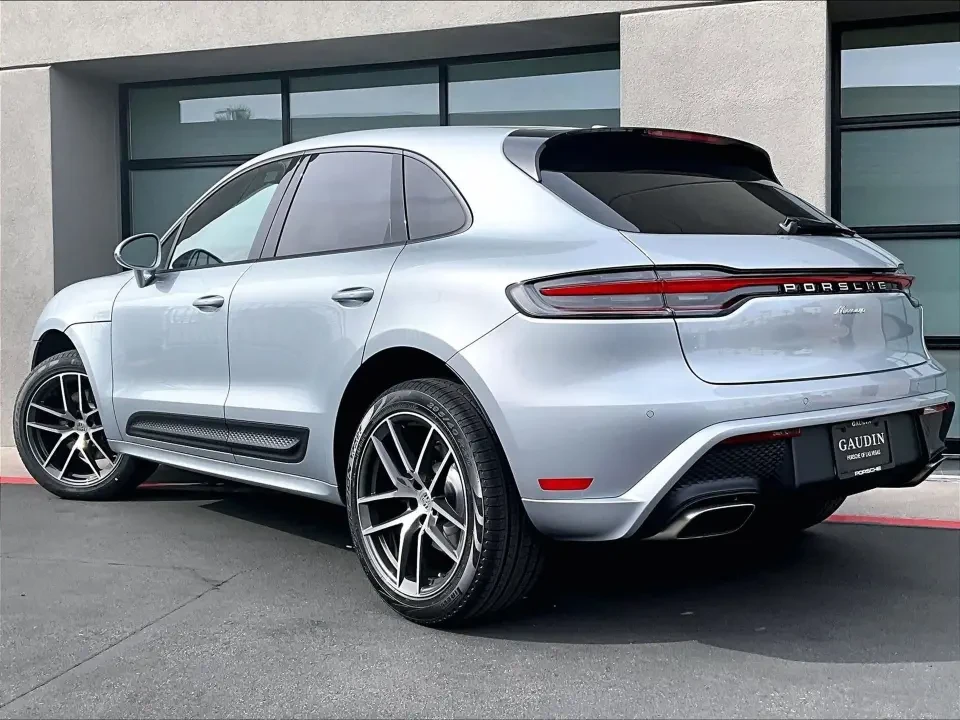 2026 Porsche Macan - Image 23 of 31