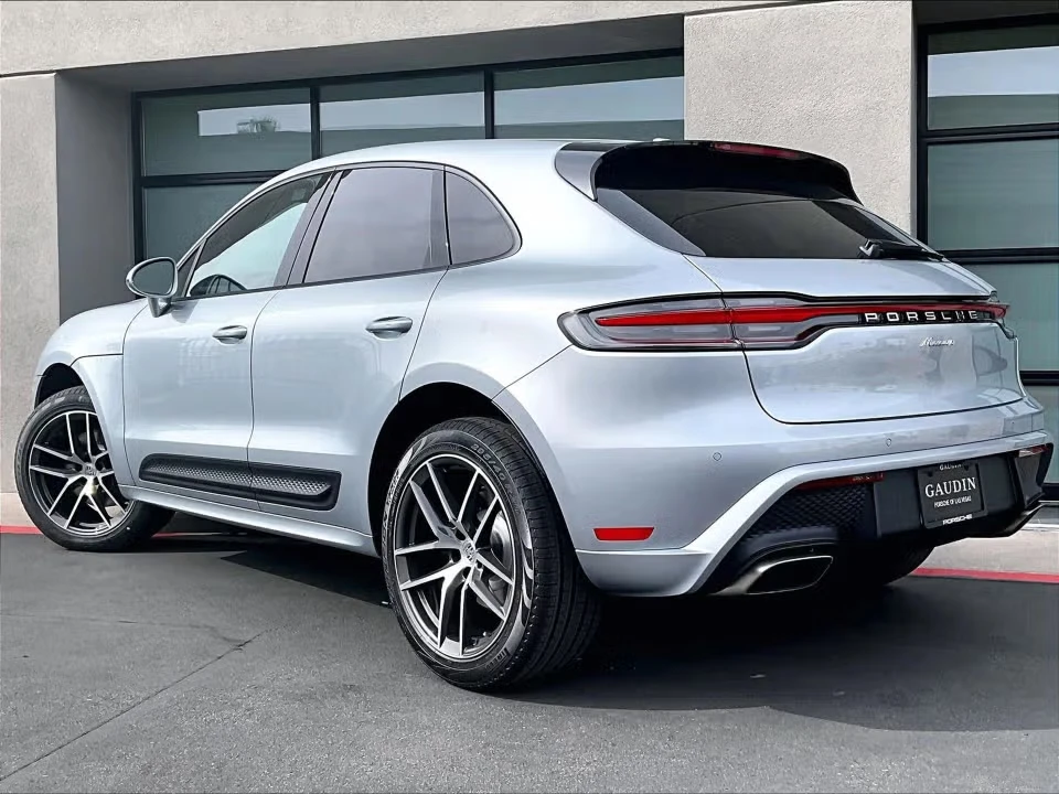 2026 Porsche Macan - Image 19 of 31
