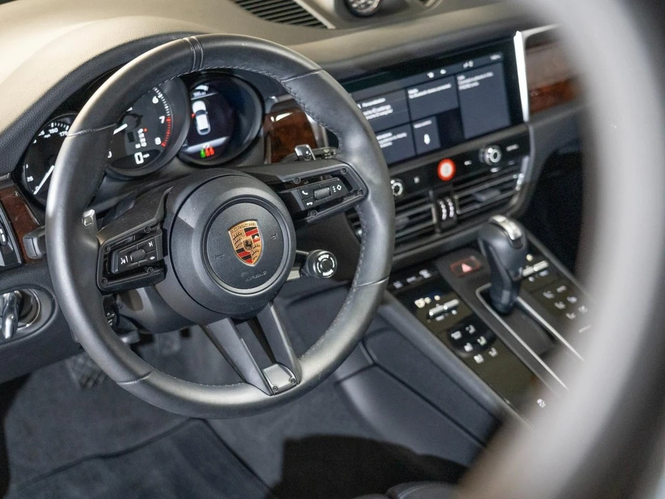 2026 Porsche Macan Electric - Image 16 of 30