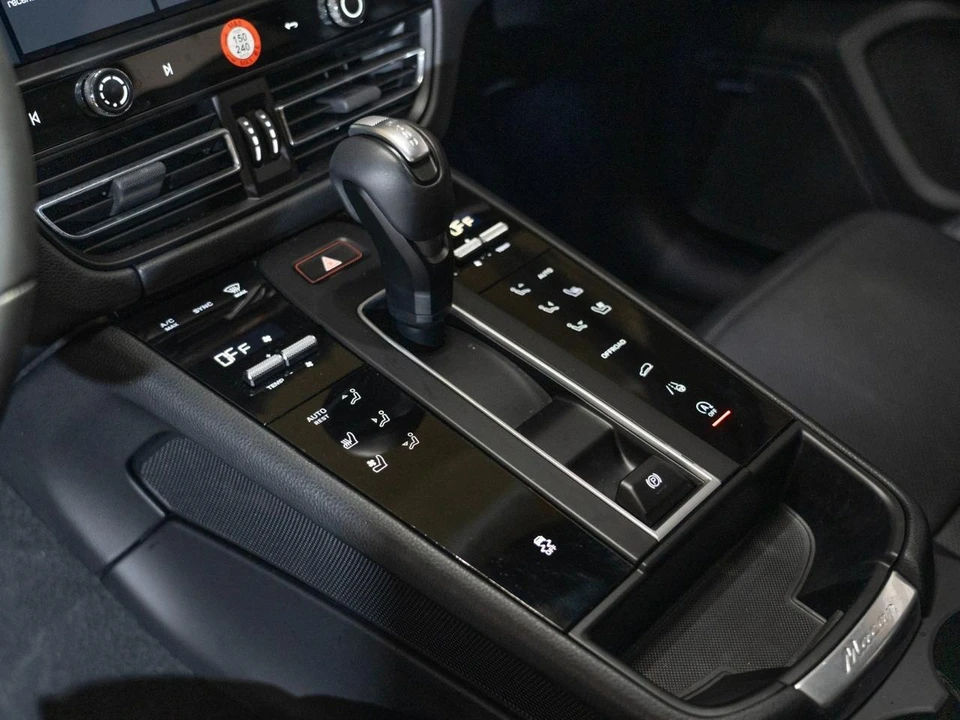 2026 Porsche Macan Electric - Image 23 of 30