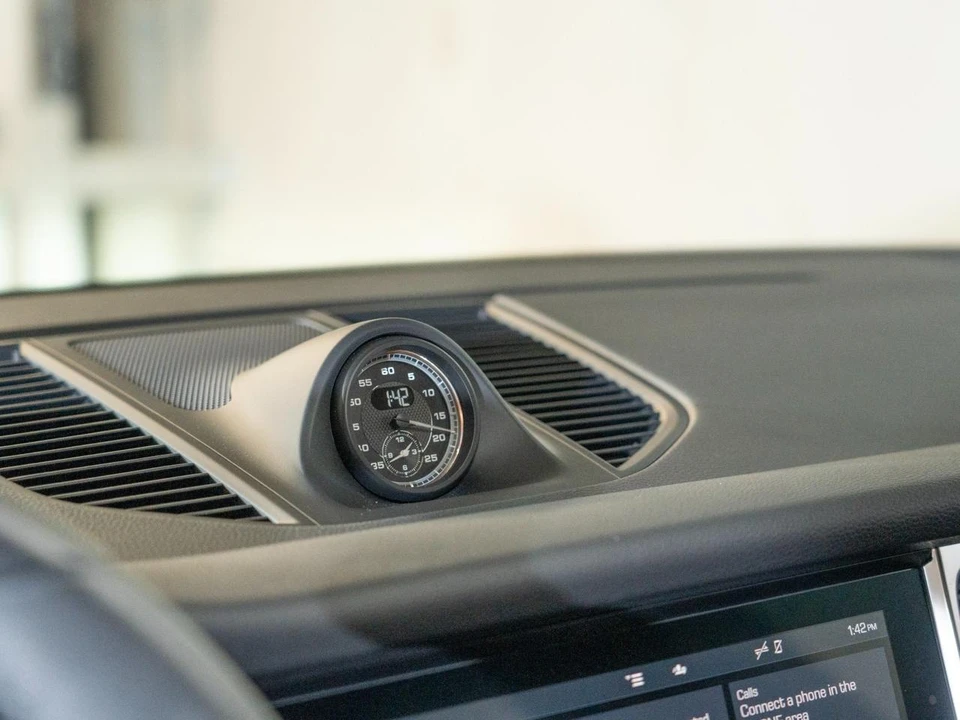 2026 Porsche Macan Electric - Image 21 of 30