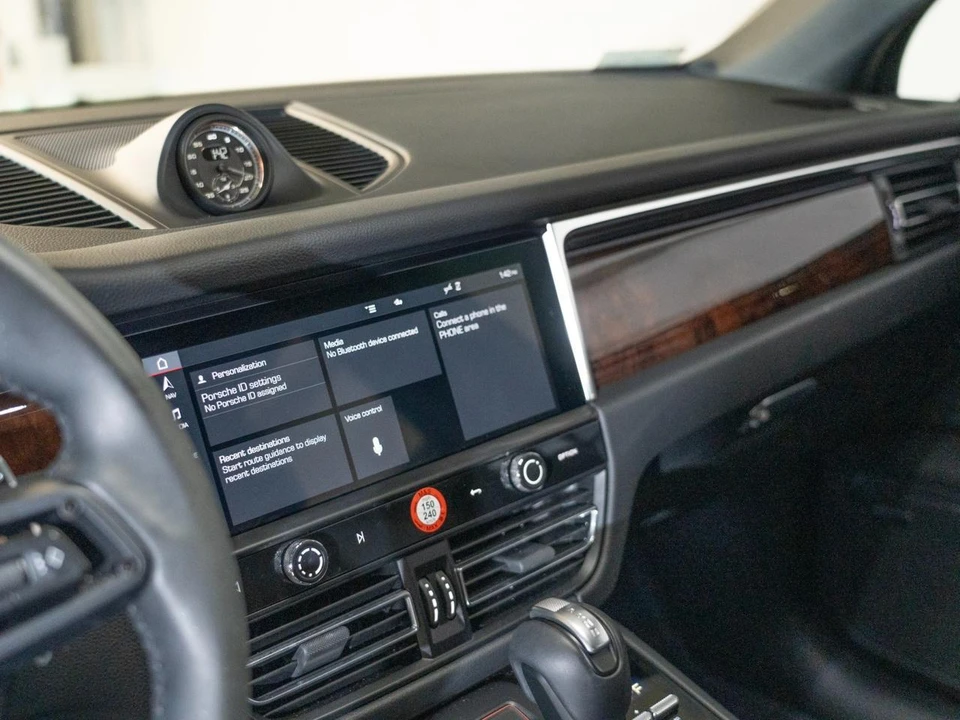 2026 Porsche Macan Electric - Image 22 of 30