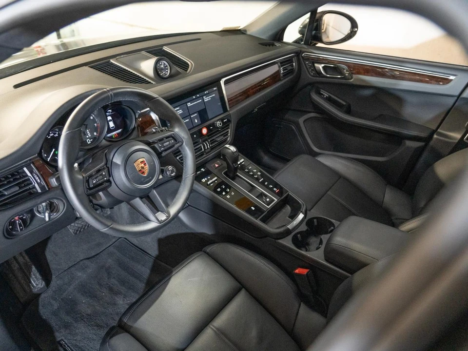 2026 Porsche Macan Electric - Image 5 of 30