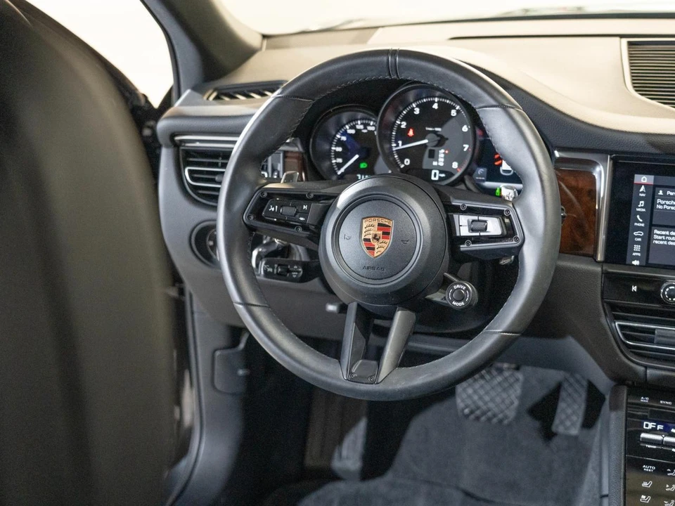 2026 Porsche Macan Electric - Image 28 of 30